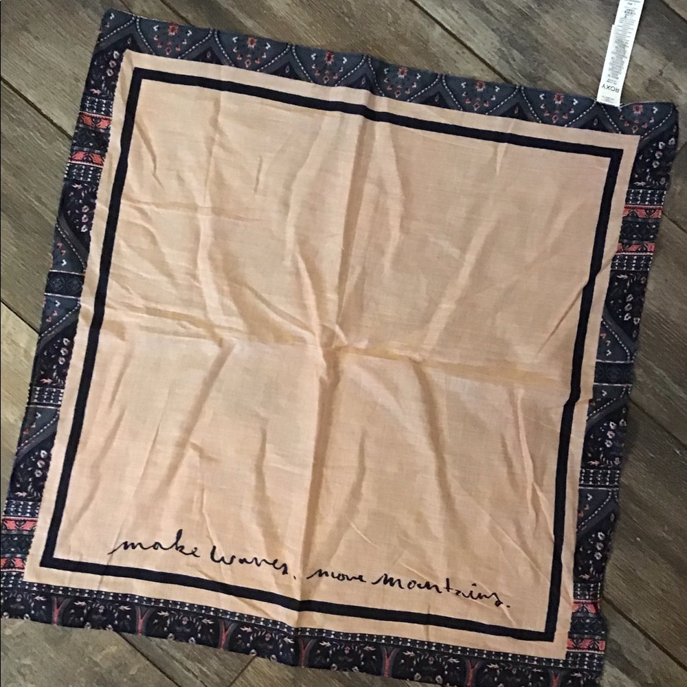 Beautiful brand new peachy Roxy square scarf